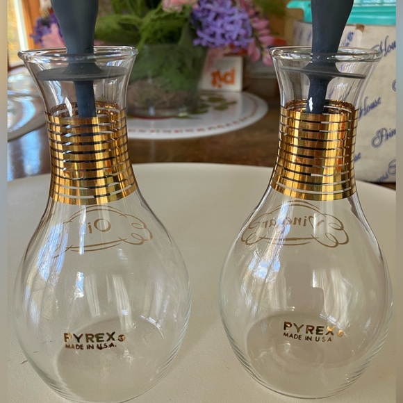 Gold and Clear Oil and Vinegar Dispenser Set - Picture 4 of 4